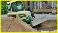 18.06.2018 - Der obere Platz wird nun gepflastert.