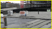 27.02.17 - Weitere Bitumenbahnen wurden eingebaut.