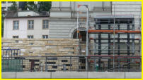30.05.2018 - Die Scheiben fr den Aufzug wurden angeliefert.