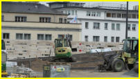 09.08.2018 - Der Mutterboden wird eingebaut.