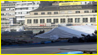 14.03.17 - Das 2. Dachfenster der Shopping-Mall ist nun  installiert.