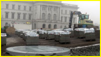 19.12.17 - Weitere Pflastersteine wurden angeliefert.