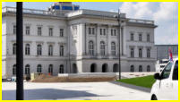 15.06.2018 - Die Abschlukante auf dem Hgel ist fertig gesetzt.