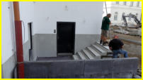 20.09.2018 - Vor der Polizei entsteht eine neue Treppe.