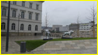 24.11.2018 - Da die Fa. Clees (Eigetmer der ex DB-Direkton) die Original Lwen versteckt hat wurden Remscheider Lwen vor der ex DB-Direktion aufgestellt.