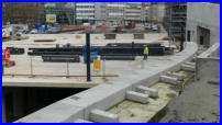 06.02.2017 - Nun beginnt der Bau der Geschfte auf der Brcke