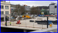06.02.2017 - Nun beginnt der Bau der Geschfte auf der Brcke