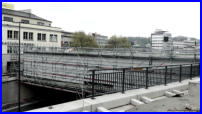 28.04.17 - Die Rckseite der Geschfte zur Westseite der B7  wurde Montiert.