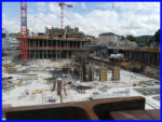 16.09.16 - Die groe Verschalwand ist knftige Wand an der Treppe vor der ex DB-Direktion.