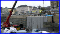 17.11.16 - Die restlichen Seitenwnde werden aufgestellt.