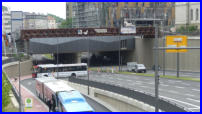 13.06.17 - Vom parkhaus der Sparkasse ist das Fenster besser zu sehen.Die Busse werden ber die Nordseite der B 7 umgeleitet.