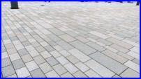 01.12.17 - Linke das Pflastermuster  der Stadt. Rechts vom Investor. Zumindest die Farbe stimmt berein.