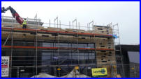 15.12.17 - Die Mauer wchst langsam in die Hhe.