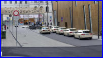 19.11.2018 - Seit heute ist der Taxistand am Vorplatz in Betrieb.