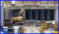 07.11.16 - Die Stelltische sind komplett. Im Bereich des ex Turmdrehkrans wird nun der Betonsockel ausgebaut.
