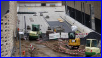 09.10.17 - Der Platz ist fast fertig gepflastert.