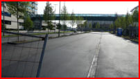 07.06.2018 - Der Parkplatz wurde in der Nacht auch Asphaltiert.
