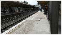27.04.2018 - Die nchsten Meter der Bahnsteigkanten wurden ausgewechselt.