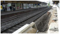 26.09.2018 - Weitere Bahnsteigkanten wurden abgebaut. Nur warum hat man ein Stck stehengelassen?