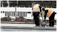 13.04.17 - Am Bahnsteig 3 haben die Pflasterarbeiten begonnen.