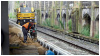 04.07.17 - Der Bahnsteig wird nun mit Sand aufgefllt.