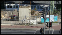 20.04.2020 - Der Aufzugschacht wurde heute ausgeschalt.Blick vom Busbahnhof. 