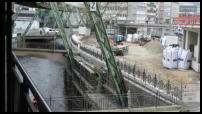 17.04.2021 - Blick vom Schwebebahnhof auf die neuen Geländer.