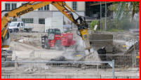 12.10.2018 - Die ausgebauten Betonteile werden wieder zerlegt..
