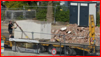 20.04.2018 - DiesesTeil aus der Bunkerdecke wird nun abgeholt.
