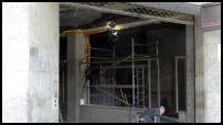 20.04.2021 - Die alten Fensterfronten werden zurückgebaut.