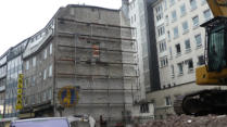 16.11.16 - Ein Gerst wurd hier aufgebaut. Wird die Wand gegen Regen nun geschtzt?.
