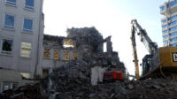 16.12.16 - Ein Teil vom Treppenhaus wurde wieder abgetragen.