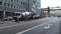 25.07.16 - Rckbau Rinke-Haus - Heute wurde Beton in den Kellerrumen gepumpt.  Sind wohl Vorarbeiten, damit der Bagger nicht einbricht.