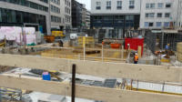 17.08.17 - Der Boden im Treppenhaus wird nun eingebaut.