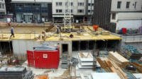 28.07.17 - Weitere Betonverschalungen wurden aufgebaut.Die wand links wurde bereits wieder ausgeschalt.