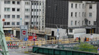 19.08.17 - Langsam ist das Gebude von hier jetzt sichtbar. Die nchsten Wnde werden aufgebaut und mit Stahl versehen.