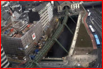 19.02.2018 - Auf der Linken Seite wird die Decke mit Bewehrungsstahl versehen.