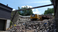 22.07.17 - Bis auf zwei Gleise ist die Brcke abgrbrochen.