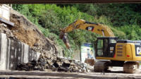 14.08.17 - Der Bauschutt ist abgefahren. Nun wird Platz fr den Neubau geschaffen.