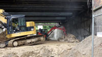 06.10.17 - Hier wird weiter an dem Aushub fr die neuen Fundamente gearbeitet.