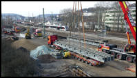 13.02.2019 - Die Behelfsbrcken werden nun abgefahren.