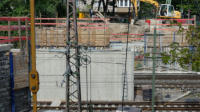 22.08.17 - Der fertige Mittelpfeiler wurde bereits ausgeschalt.