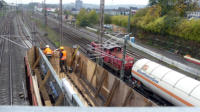 26.10.17 - Das Stahlgeflecht am Mittelpfeiler wird nun aufgebaut.