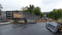 06.10.17 - Fr die weiteren Arbeiten an den neuen Brcken- Widerlager wurde die Brcke von der Ost audf die Westseite umgesetzt.