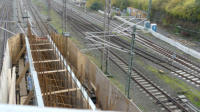 06.11.17 - Der Bewehrungsstahl am Mittelpfeiler ist auch fertig eingebaut.