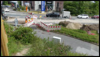 09.06.2020 - Die letzten Bordsteine wurden hier verlegt.