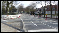 24.04.2021 - Obere Lichtenplatzer Straße-Ecke Wettiner Straße -  Die Fahrbahn ist fertig.