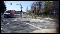 28.04.2021 - Obere Lichtenplatzer Str. - Der rest der Inseln wurde mit Beton verschlossen.