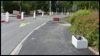 02.07.2020 - Hier kommt die Steuerung füe die neue Ampelanlage hin,. Auf Höhe des Pfeiles ist später der neue Überweg.