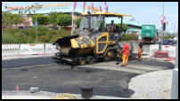 13.08.2020 - 13:26 Uhr Nun ist der Asphaltleger an der Reihe.